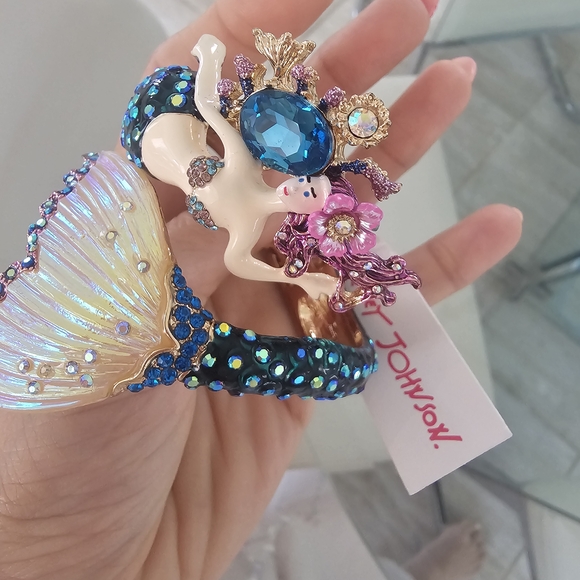 Betsey Johnson Mermaid Crystal Statement Bracelet - Blue, Pink & Gold - Picture 5 of 10